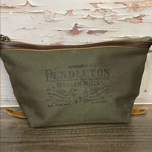 Rare Pendleton Olive Green Canvas Toiletry Kit with Leather Trim. USA made.